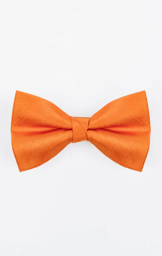 Strik in oranje, polyester dupion, voorgestrikt Strik in oranje, polyester dupion, voorgestrikt