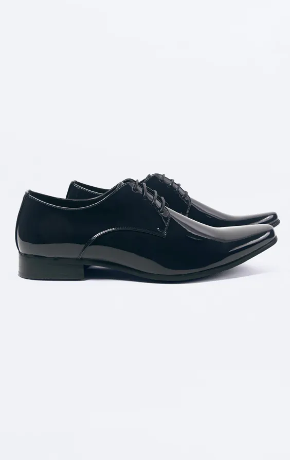 Marineblauwe moderne lakschoenen