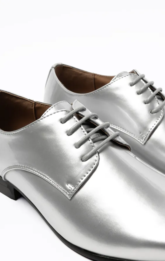 Eigentijdse zilveren laklederen schoenen - photo 3