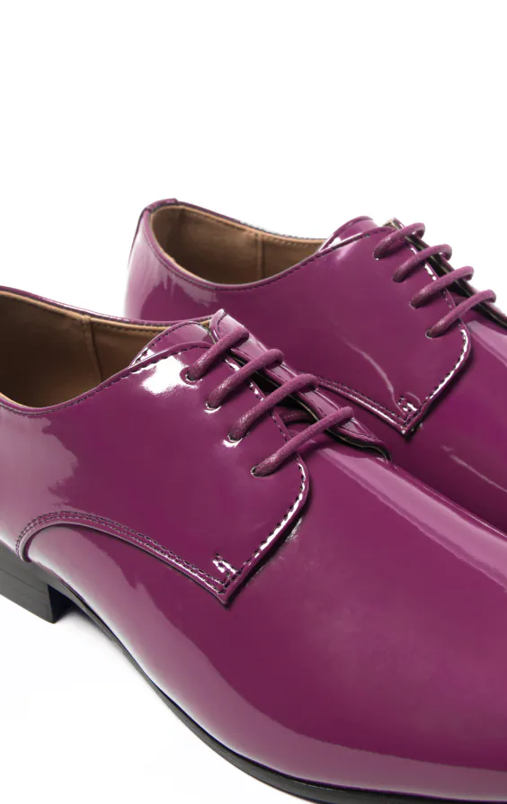 Eigentijdse paarse laklederen schoenen - photo 3