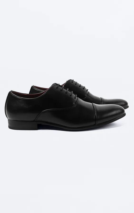Zwarte effen schoenen met oxford neus Zwarte effen schoenen met oxford neus