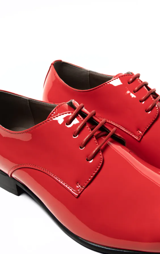 Rode moderne lakschoenen