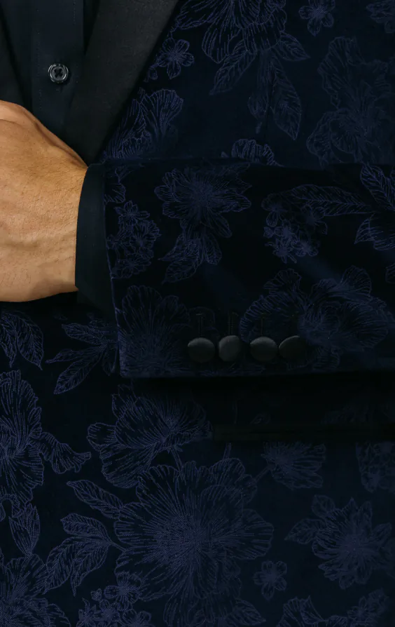 Marineblauw fluwelen smokingjasje met bloemenjacquard - photo 2 Marineblauw fluwelen smokingjasje met bloemenjacquard - photo 2