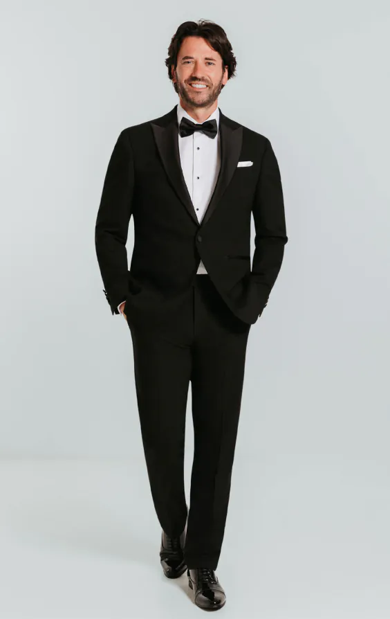 Zwarte slimfit smoking met piek revers - photo 1 Zwarte slimfit smoking met piek revers - photo 1