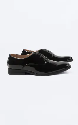 Klassieke zwarte jongens schoenen