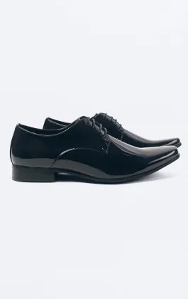 Marineblauwe moderne lakschoenen
