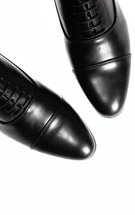 Zwarte effen schoenen met oxford neus