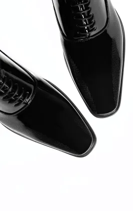 Paris lakschoenen