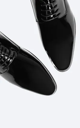 Zwarte moderne lakleren schoenen