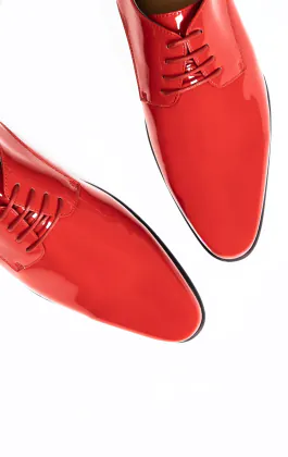 Rode moderne lakschoenen