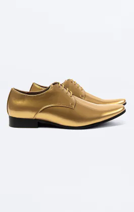 Eigentijdse gouden laklederen schoen