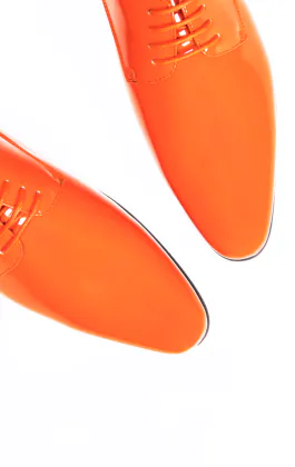 Oranje moderne lakschoenen