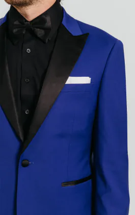 Hel blauw smokingjas met piek revers