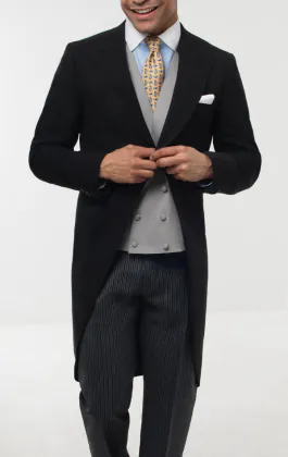 Zwart jacquet met gestreepte broek