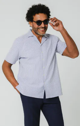 Blauw en wit seersucker overhemd met Cubaanse kraag